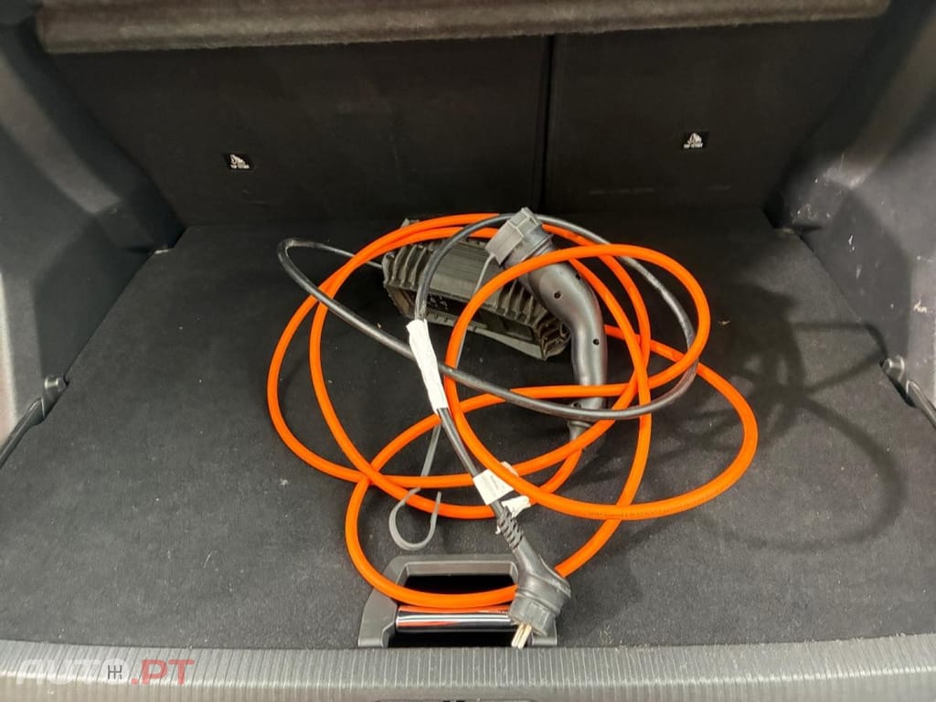 Peugeot E-2008 Active Pack