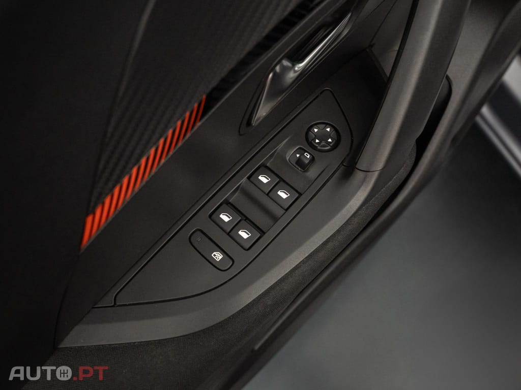 Peugeot E-2008 50 kWh Active Pack