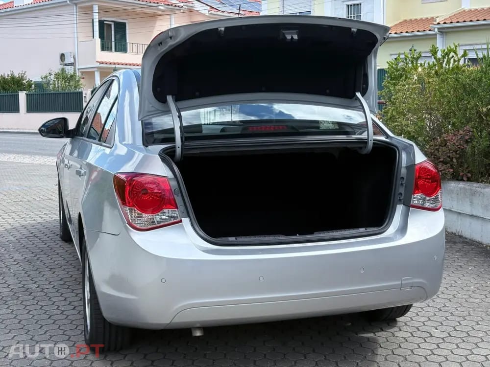 Chevrolet Cruze 1.6 LS