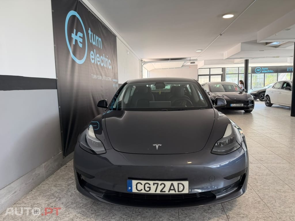 Tesla Model 3 Standard Range Plus RWD — fotografia 3