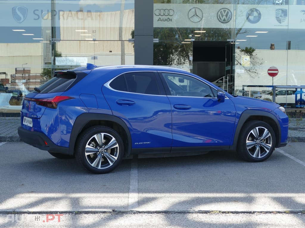 Lexus UX Luxury+TAE+JLL18