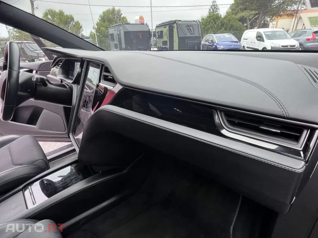 Tesla Model X 75D