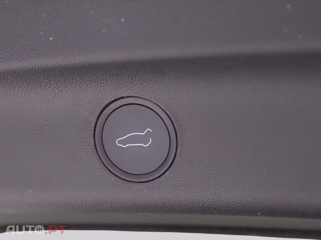 Tesla Model Y Long-Range AWD I.V.A DEDUTIVEL