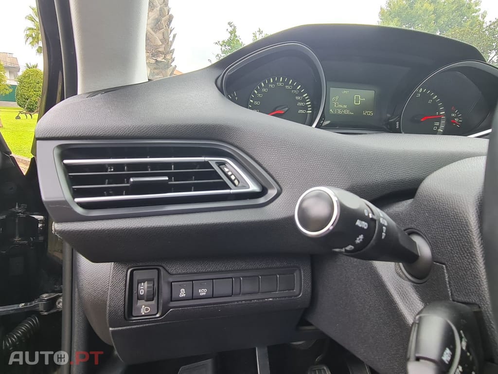 Peugeot 308 1.6 BlueHDi Allure J17