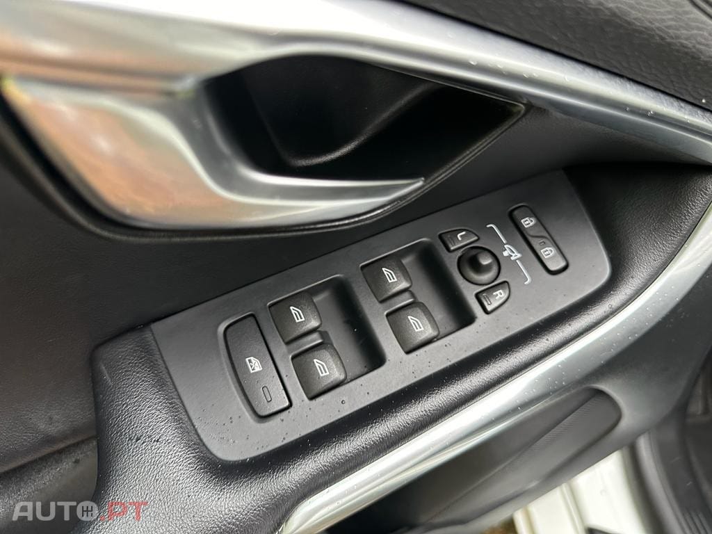 Volvo V40 2.0 D3 R-Design