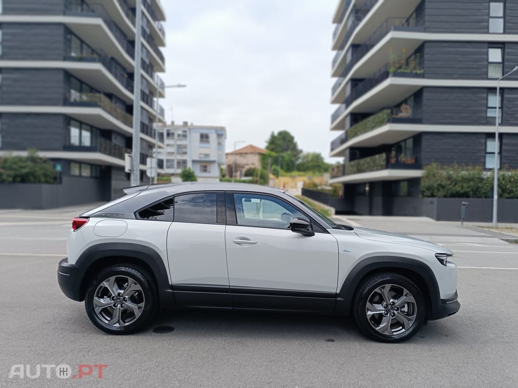 Mazda CX-30 e-SKYACTIV Makoto Urban Expression