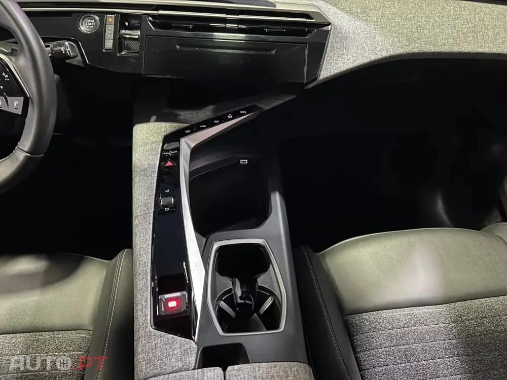 Peugeot 3008 1.2 Hybrid Allure e-DCS6