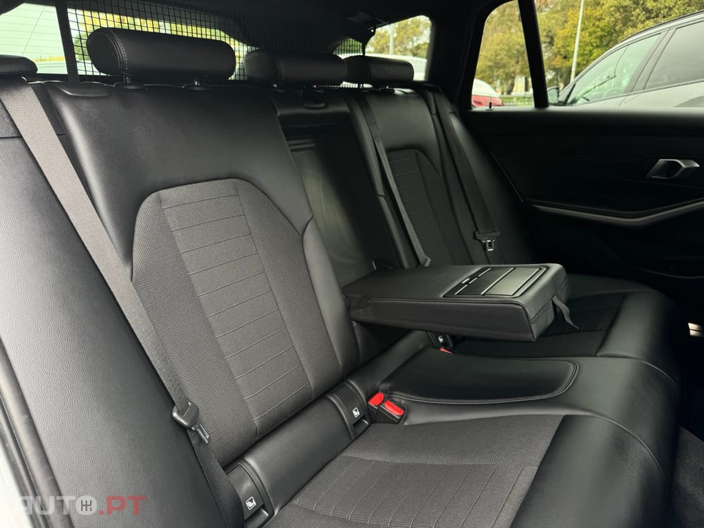 BMW 320 e Touring Corporate Edition Auto