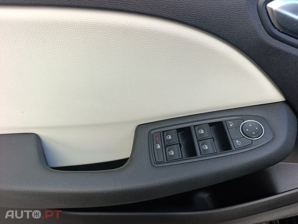 Renault Clio TCe 100 BUSINESS EDITION