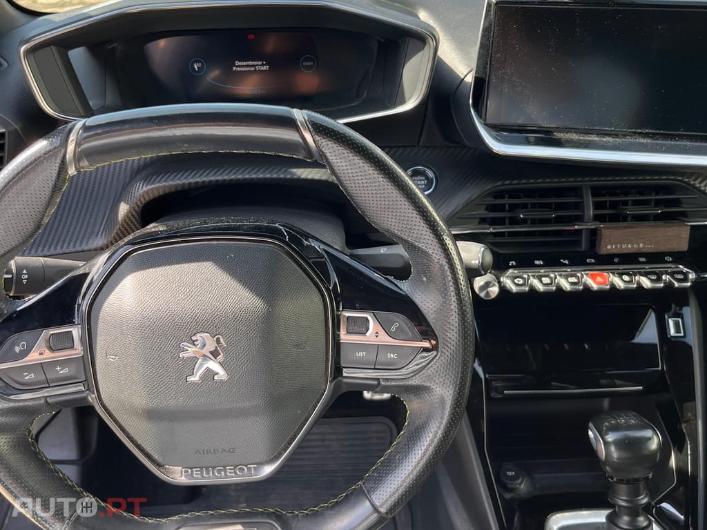 Peugeot 208 Puretech 1.2 GT