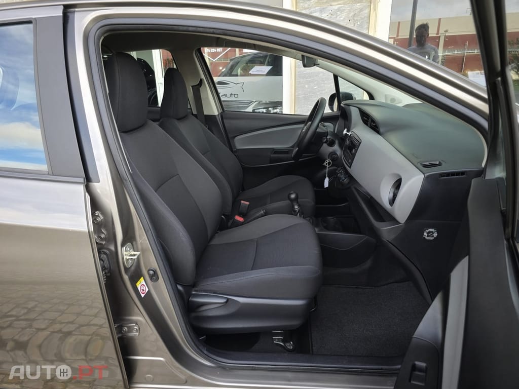 Toyota Yaris 1.0 VVT-i Comfort +PS Style+P.Techno