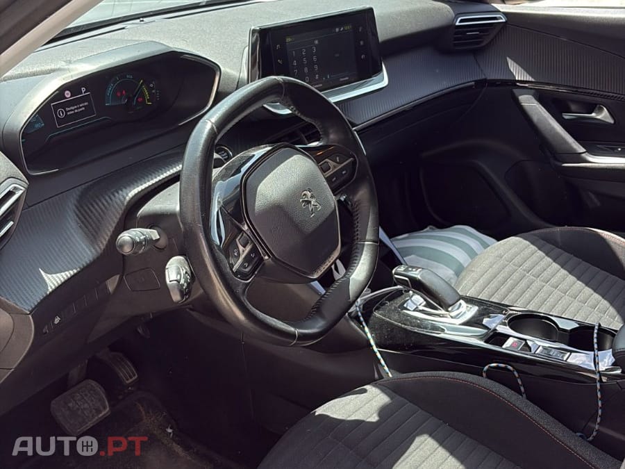 Peugeot E-2008 50 kWh Active Pack