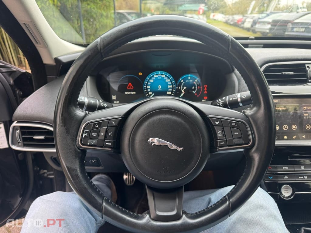 Jaguar XE E-Performance Pure