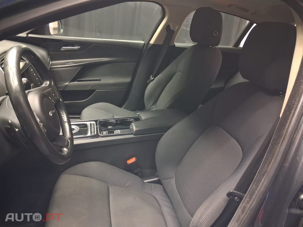 Jaguar XE 2.0 D Prestige Aut.