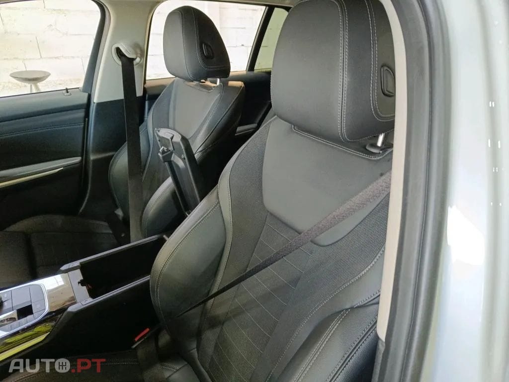BMW 330 e Touring Auto