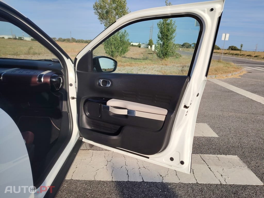 Citroen C4 Cactus SHINE 130 CV S&S 5P COM EXTRAS