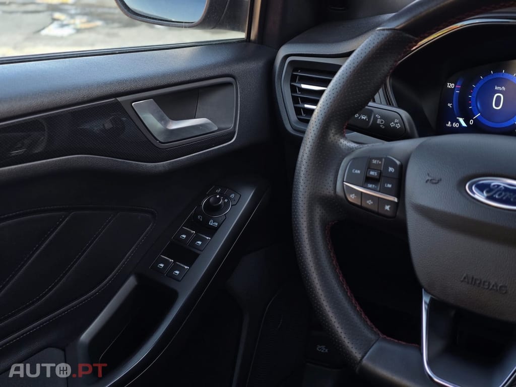 Ford Focus 1.0 EcoBoost Hybrid ST-LINE