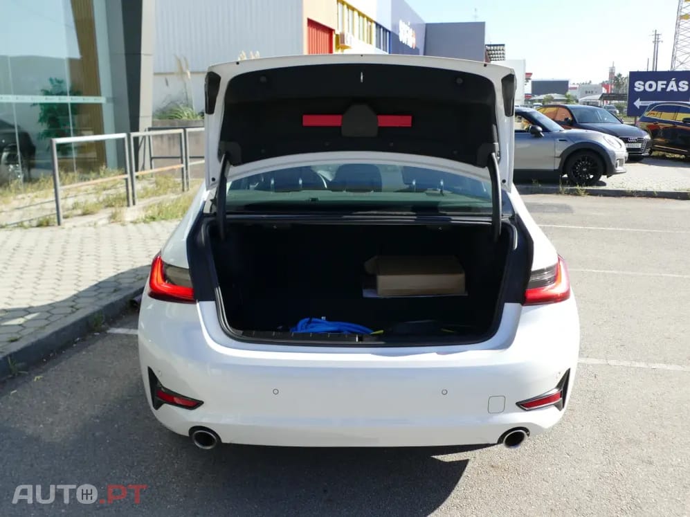 BMW 330 e iPerformance Advantage