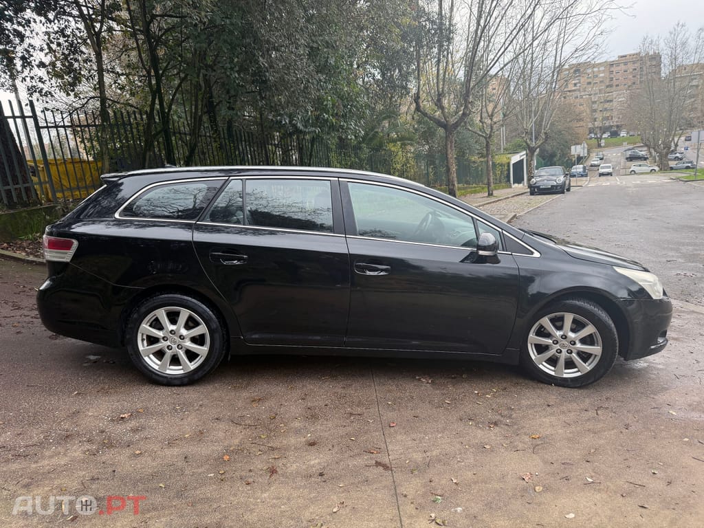Toyota Avensis TOYOTA AVENSIS 2.0 D4D LUXURI+GPS+PELE+MULTIMÉDIA