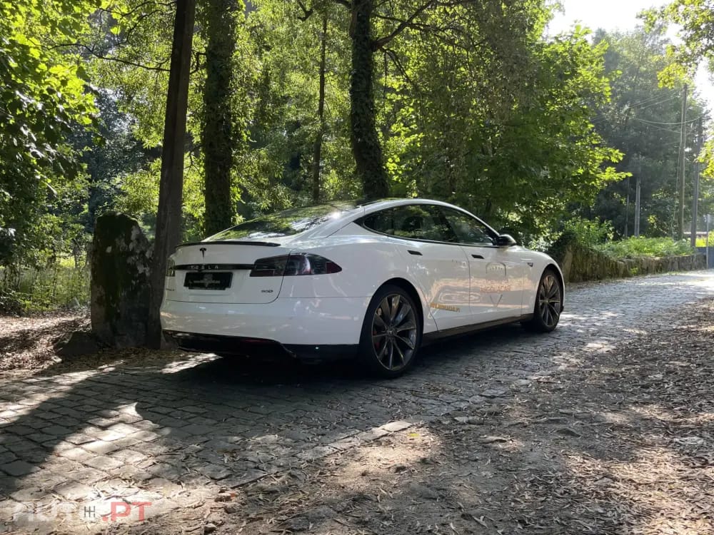 Tesla Model S 90D