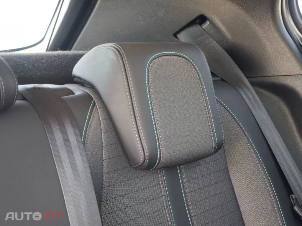 Peugeot E-2008 50 kWh Allure