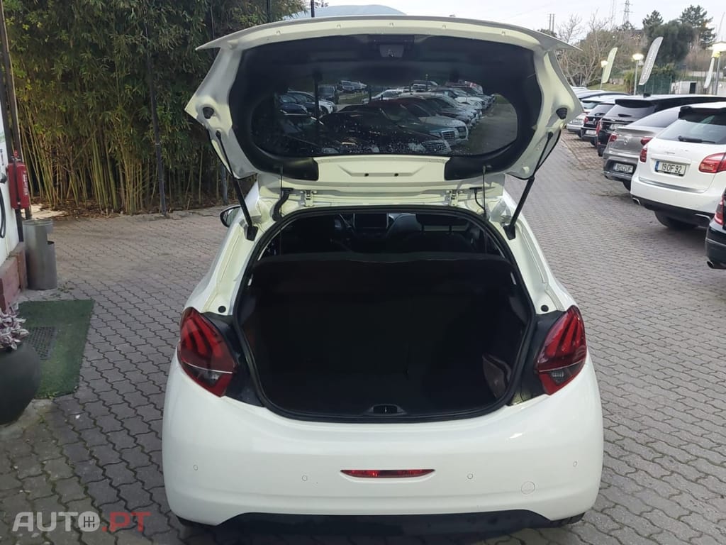 Peugeot 208 1.2 PureTech Signature