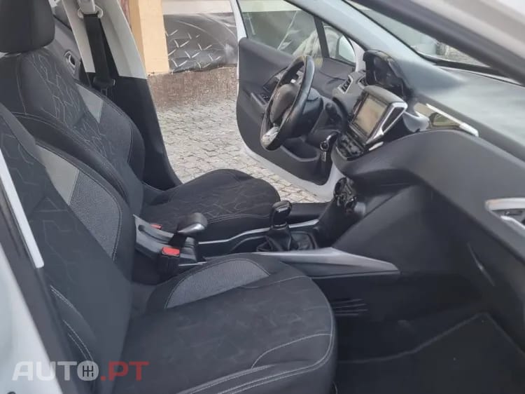 Peugeot 2008 1.2 PureTech Style