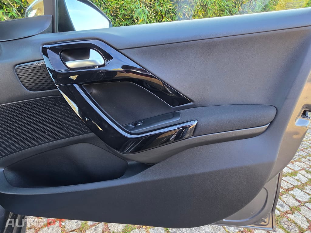 Peugeot 208 1.2 STYLE