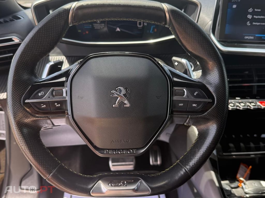 Peugeot 2008 1.2 PureTech GT EAT8