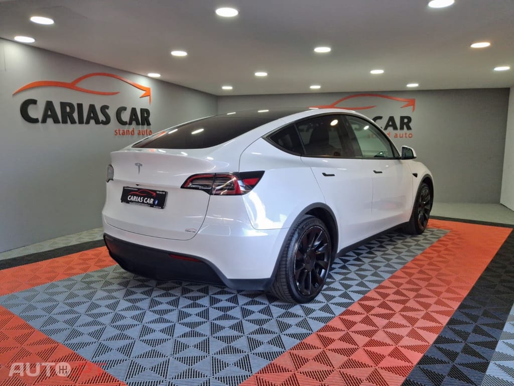Tesla Model Y Standard RWD