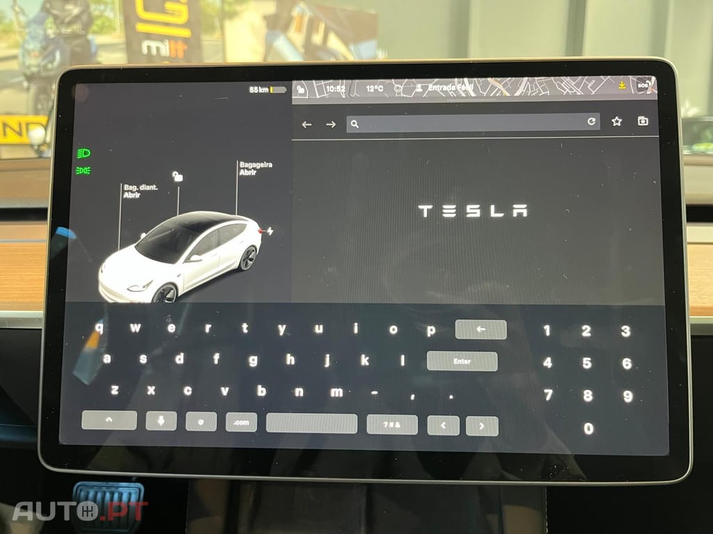 Tesla Model 3 Stander 