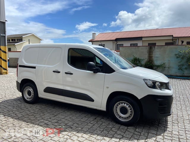 Peugeot Partner 1.6 HDI CARPLAY   100CV