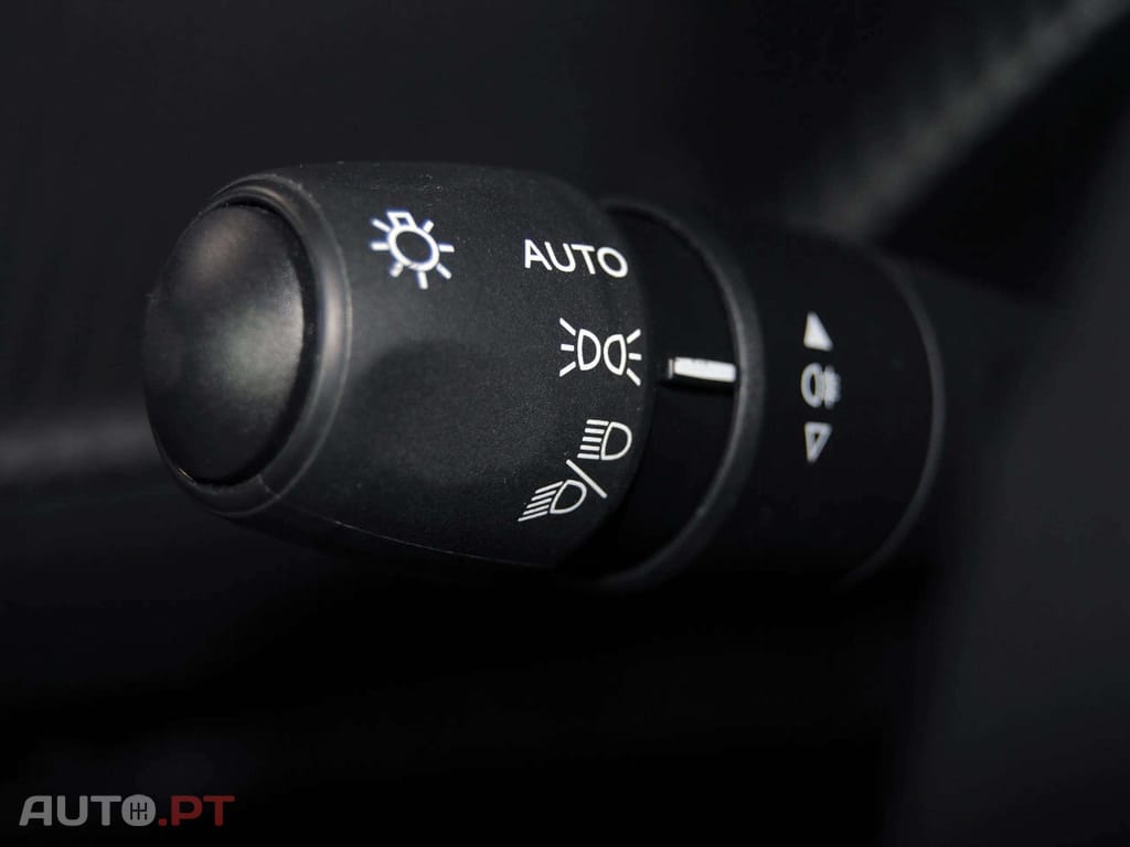 Peugeot 208 1.2 Hybrid Allure e-DCS6