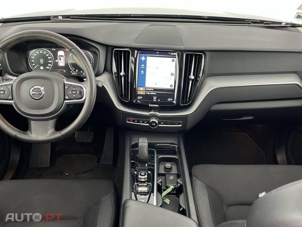 Volvo XC60 2.0 T8 PHEV Momentum Plus AWD