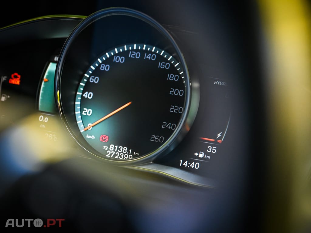 Volvo V60 2.4 D6 R-Design Momentum AWD Phev