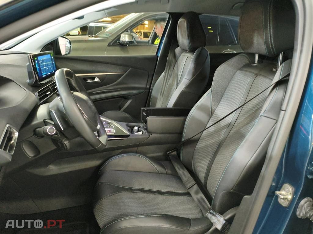Peugeot 3008 1.6 Hybrid Allure e-EAT8