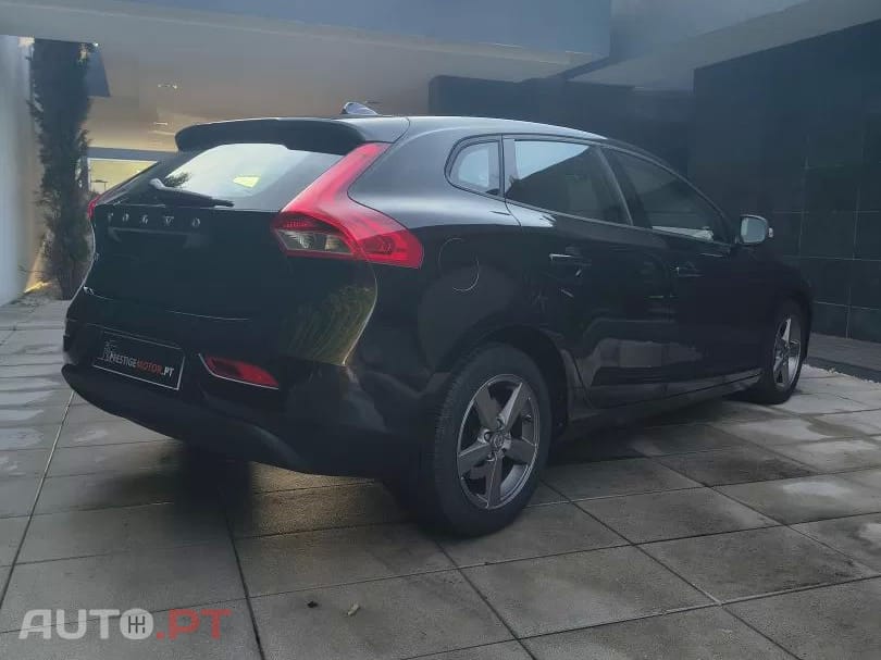 Volvo V40 D2