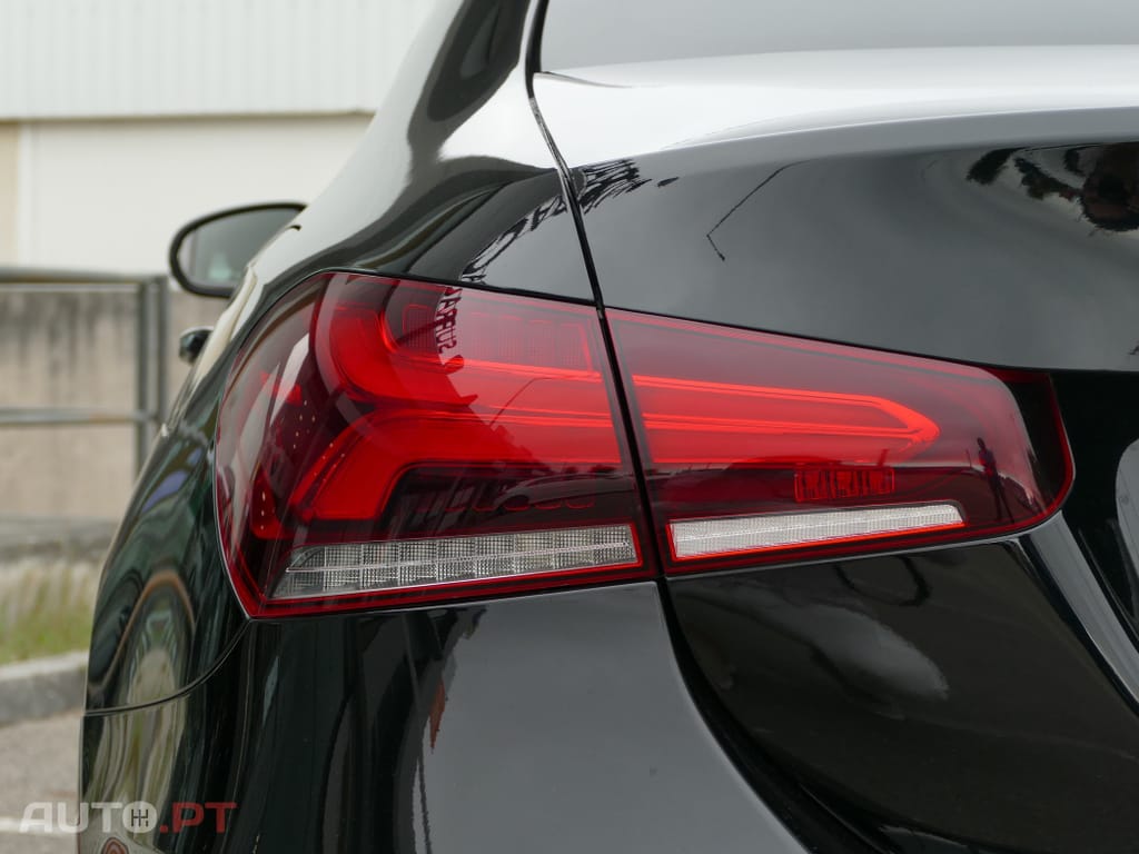 Mercedes-Benz A 250 e AMG Line