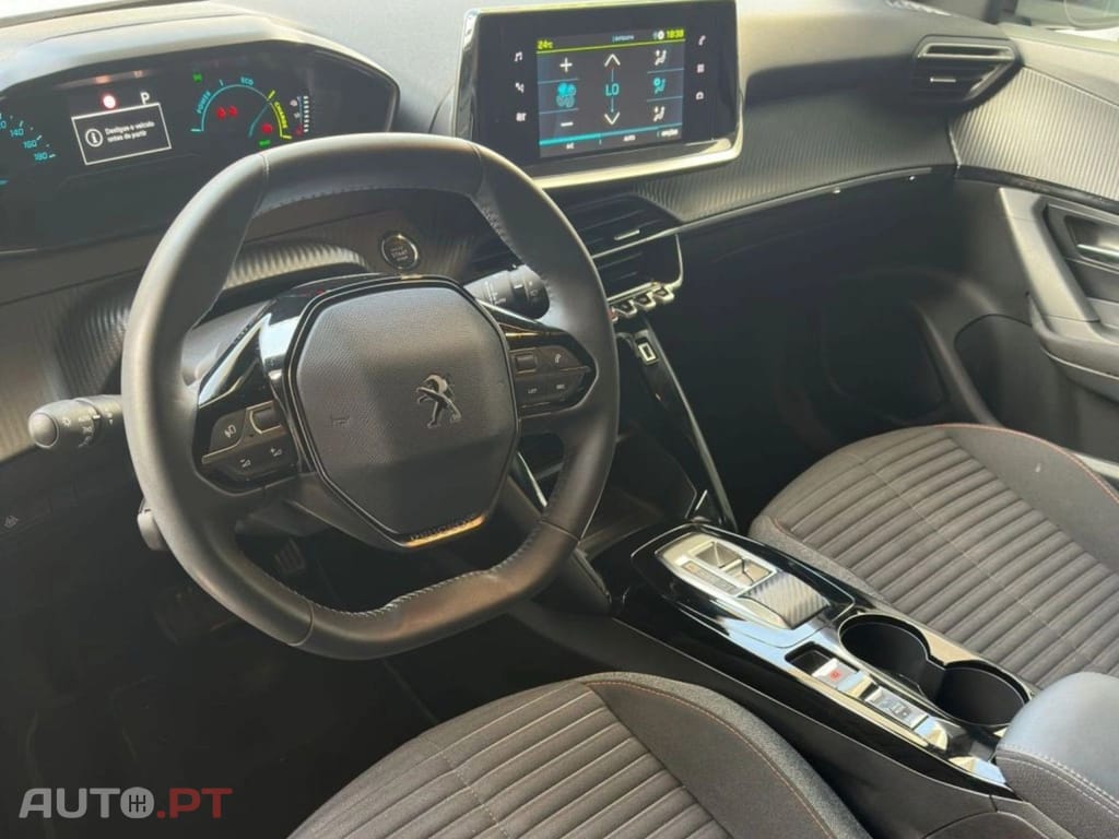 Peugeot E-2008 50 kWh Active Pack