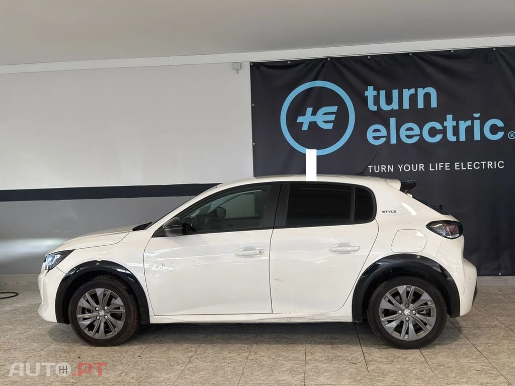Peugeot E-208 50 kWh Style
