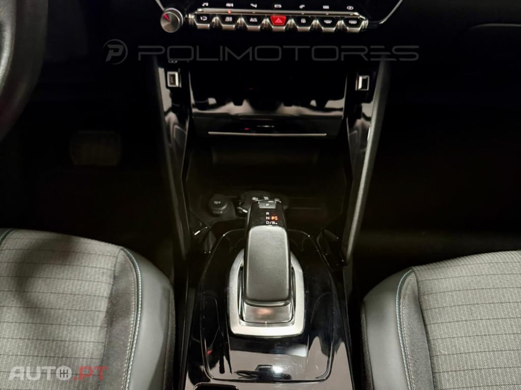 Peugeot E-2008 50 kWh Allure Pack