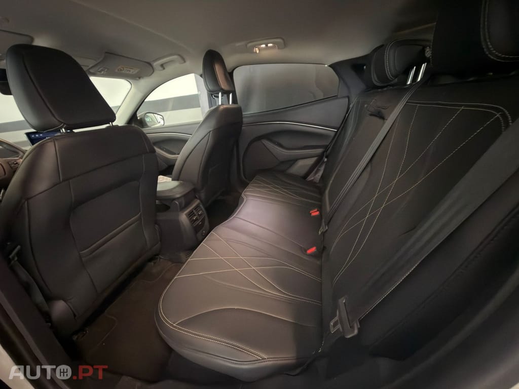 Ford Mustang Mach-E 75.7 kWh Base