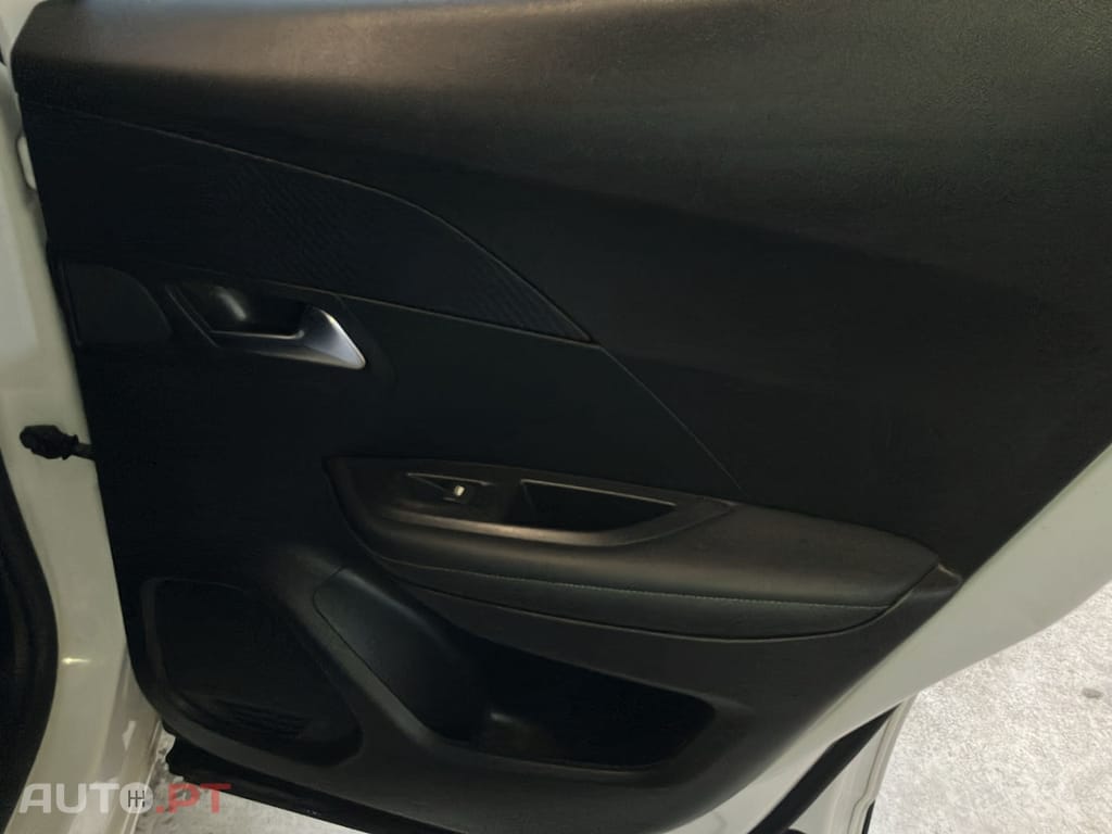 Peugeot 2008 1.2 PureTech Allure