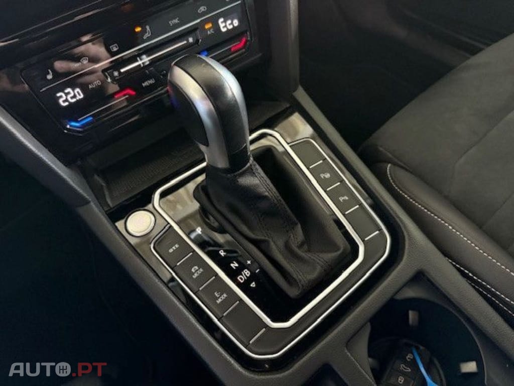 Volkswagen Passat Variant I.V.A DEDUTIVEL GTE DSG R-Line Sport
