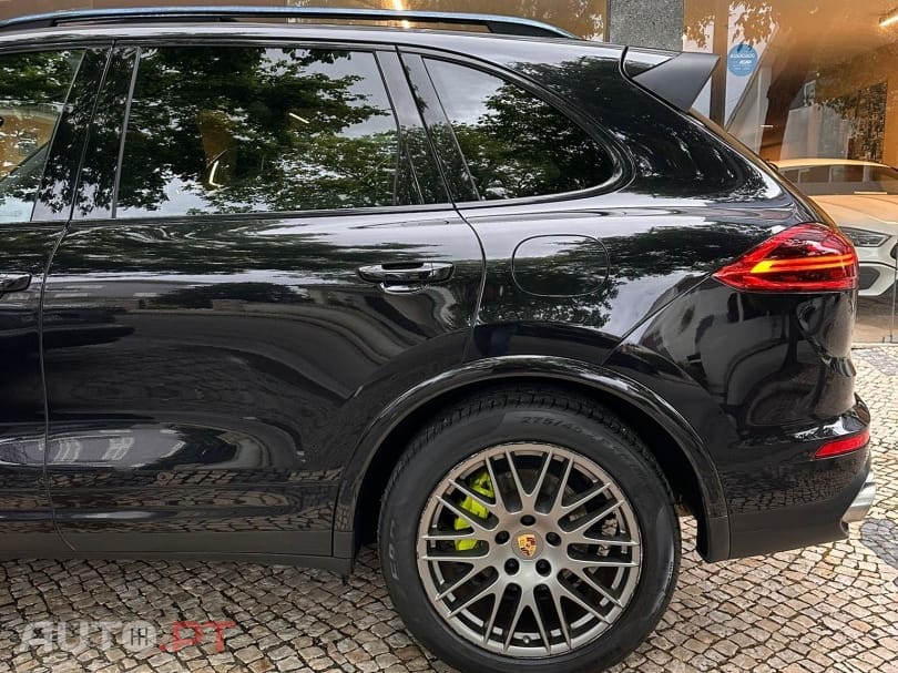 Porsche Cayenne S E-Hybrid Platinum Edition