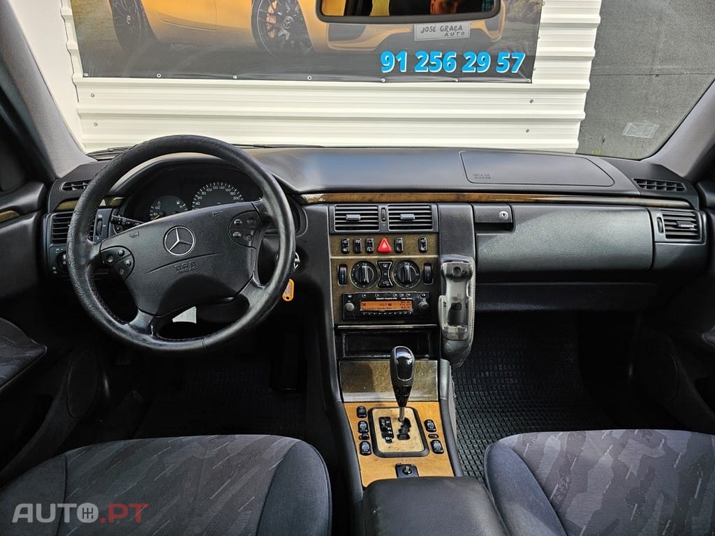 Mercedes-Benz E 220 Cx/Auto 143Cv