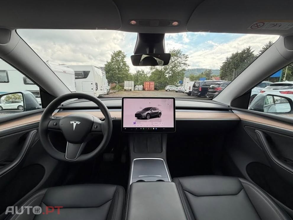 Tesla Model Y RWD — fotografia 7