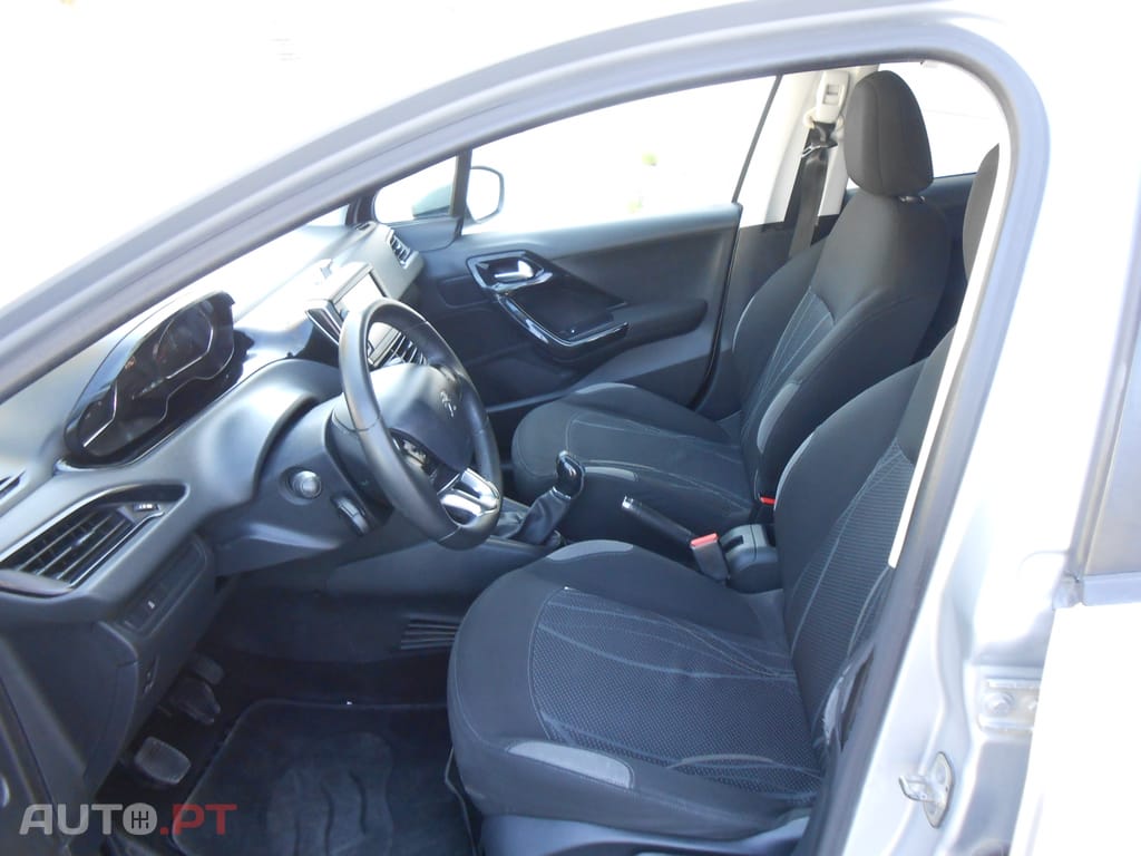 Peugeot 208 208 1.4 HDi Active