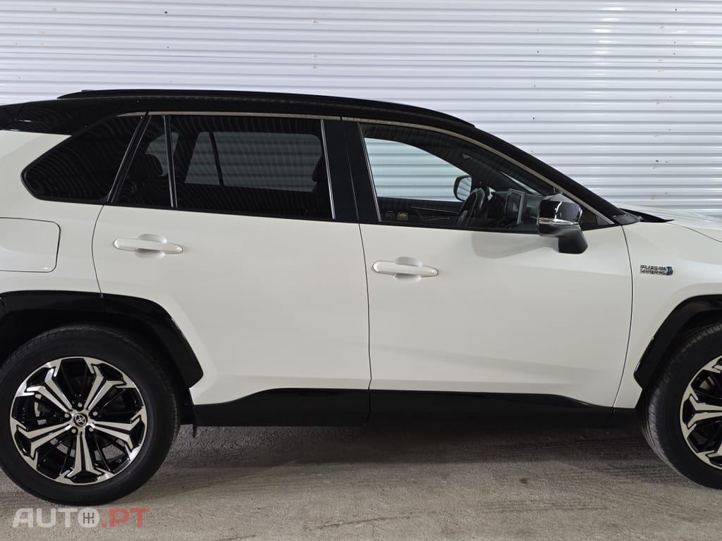 Toyota RAV4 2.5 Plug-in Hybrid Square Collection