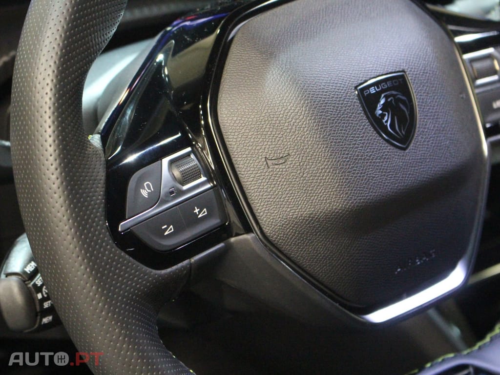 Peugeot E-2008 50 kWh GT